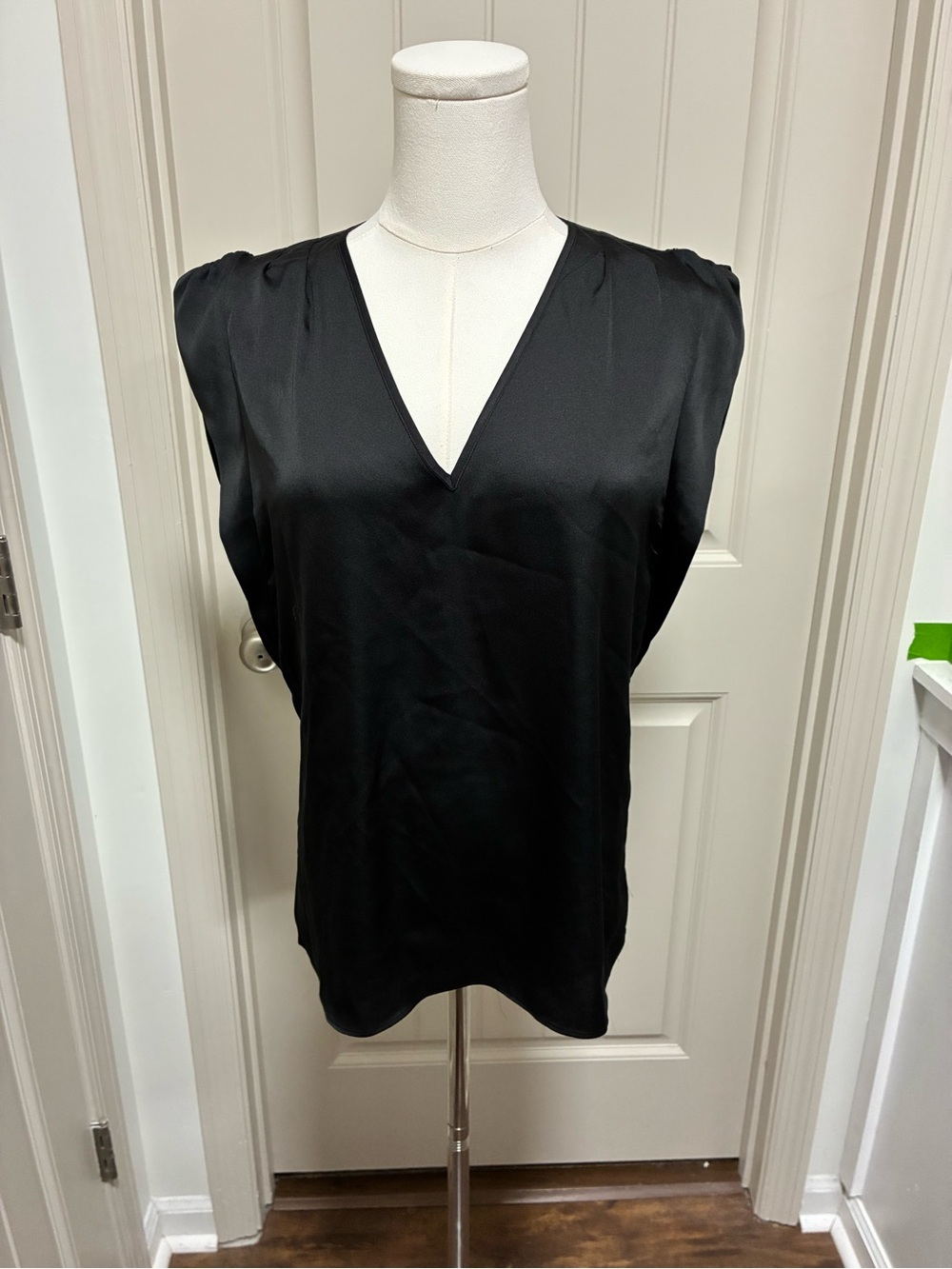 White House Black Market Black V-Neck Sleeveless Blouse